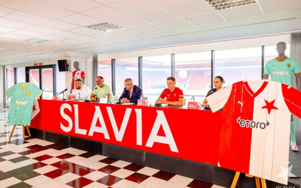 Zástupci klubu na tiskové konferenci