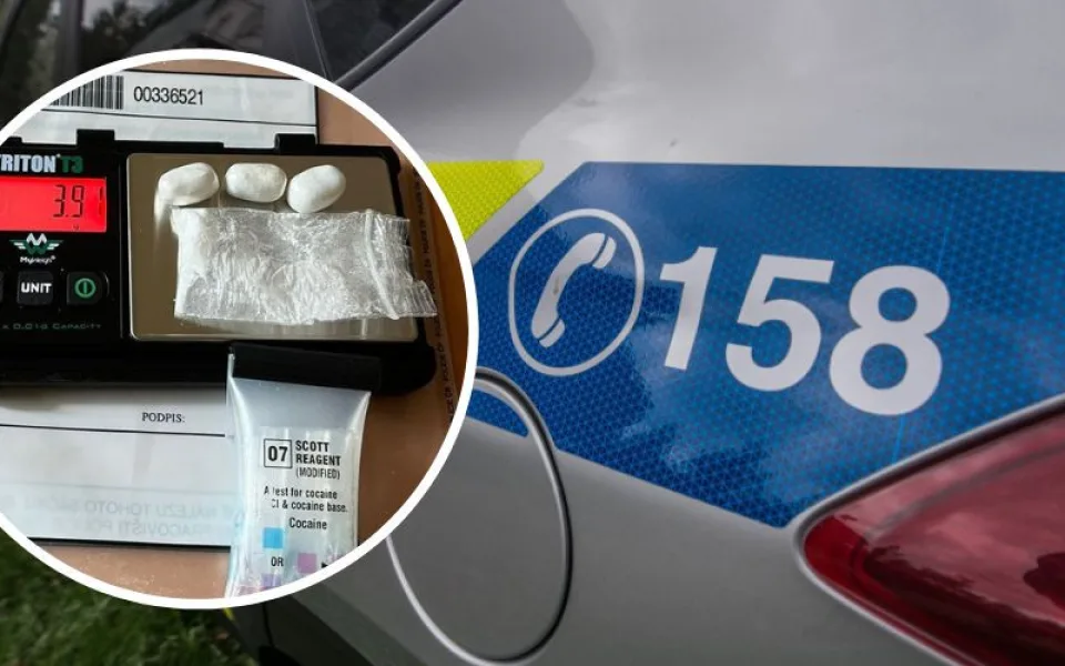 Útočníci, kteří v centru Prahy pobodali muže skončili v rukou policie. Ještě v den útoku si pro ně přišla zásahovka