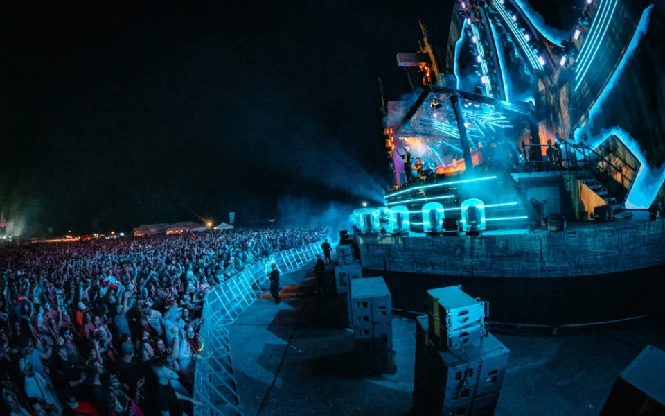 Policie prověřuje možné znásilnění na festivalu Let It Roll
