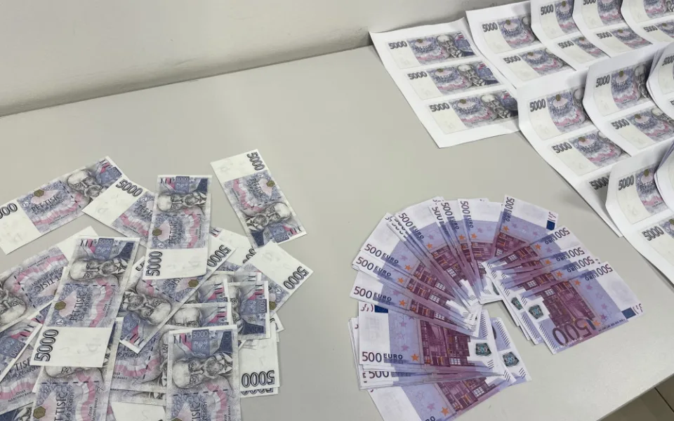 Peníze si jeden z mužů vyráběl na domácím tiskárně