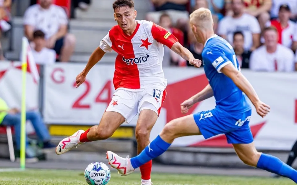 Slavia vede tabulku o dva body před Spartou.