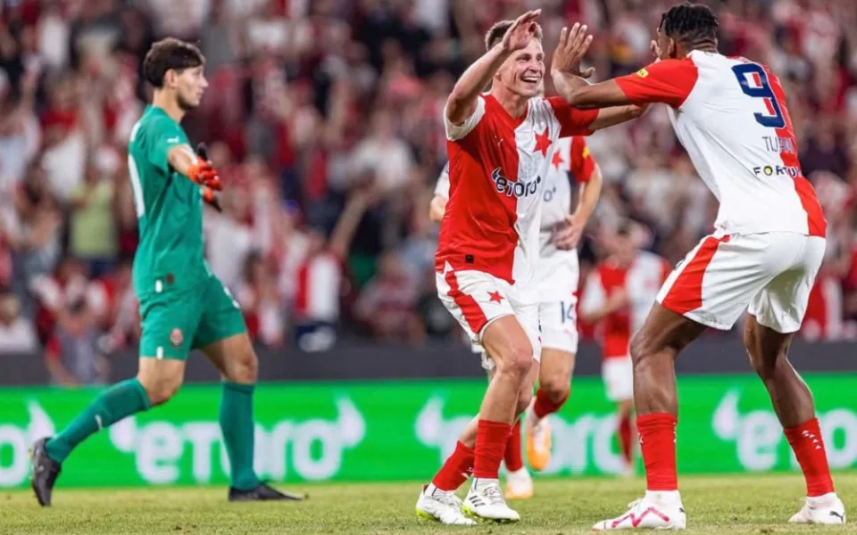 Fotbalisté Slavie udolali na úvod 4. předkola EL Luhansk 2:0, Sparta v Záhřebu s Dinamem prohrála 1:3