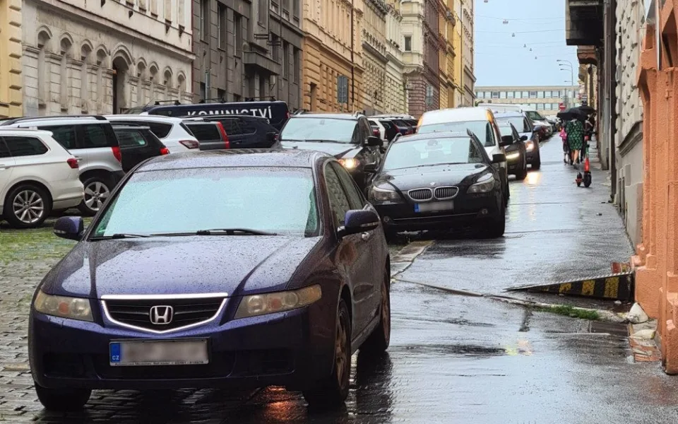 Praha 7 kvůli bezpečnosti zřizuje školní ulice. Ráno tam zakáže vjezd motorových vozidel