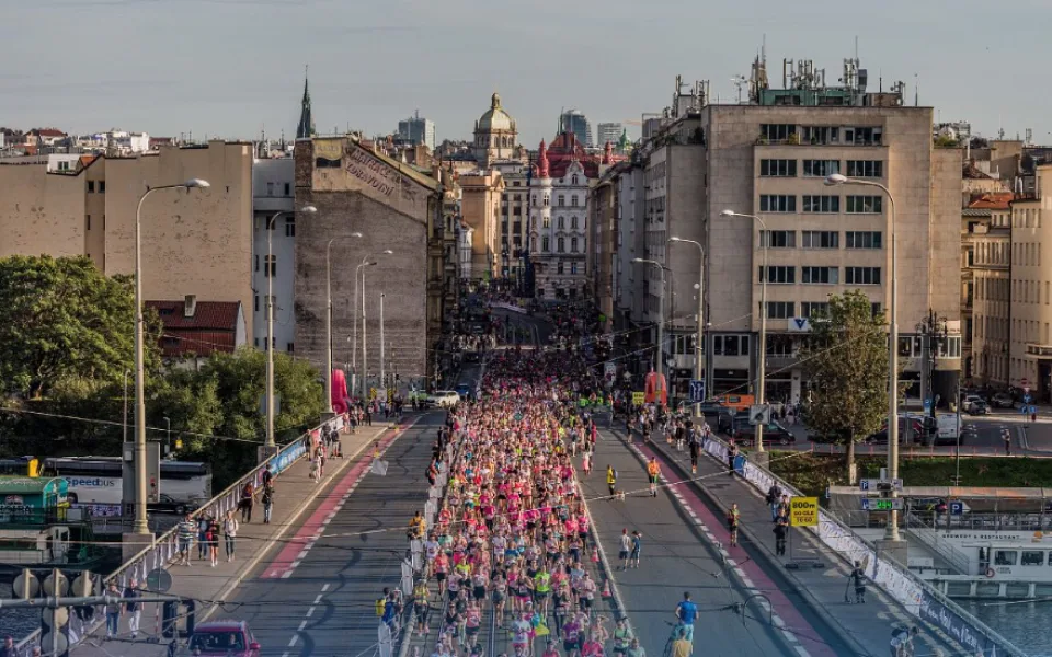 Z běžecké Grand Prix v Praze záchranáři odvezli do nemocnic pět lidí