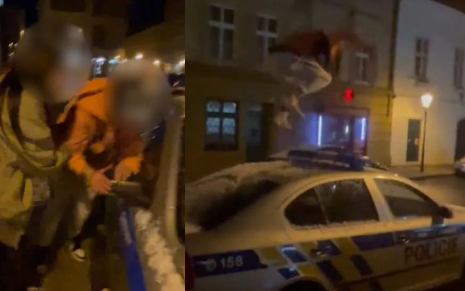 VIDEO: Mladík si užíval divokou demolici policejního auta, akci režíroval kamarád