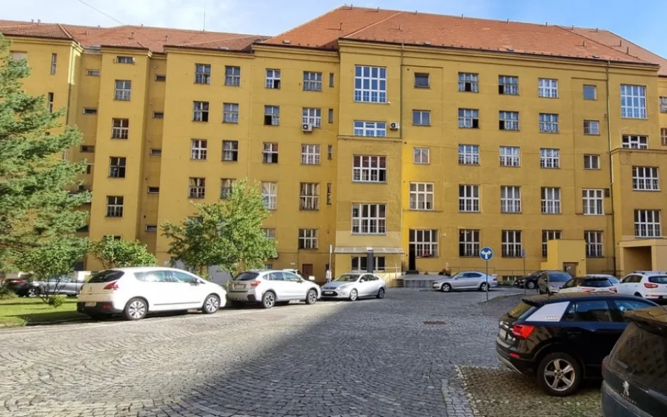Budova v Bubenči.