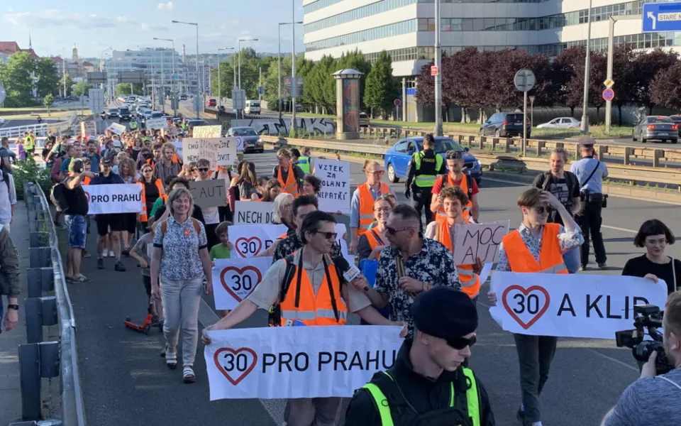 POLITICKÁ KORIDA: Jak má Praha reagovat na chování klimatických aktivistů? Odpovídají zastupitelé