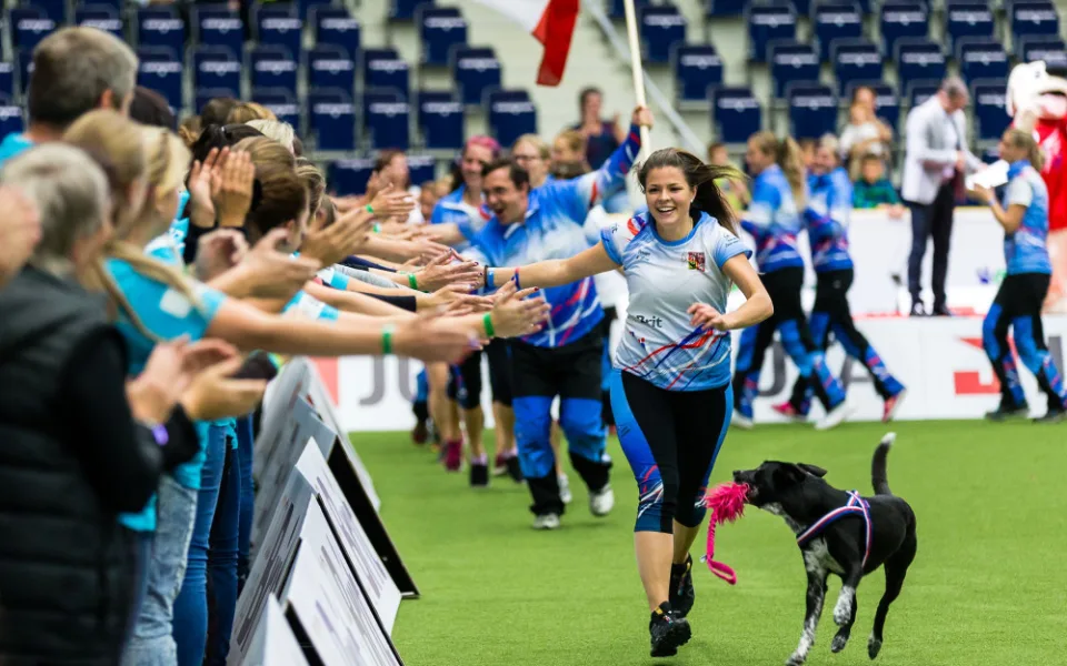 Šampionát v agility láká na špičkové sportovní výkony i zábavu pro všechny