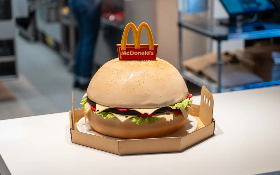 McDonald’s nově otevřel na Bělehradské  