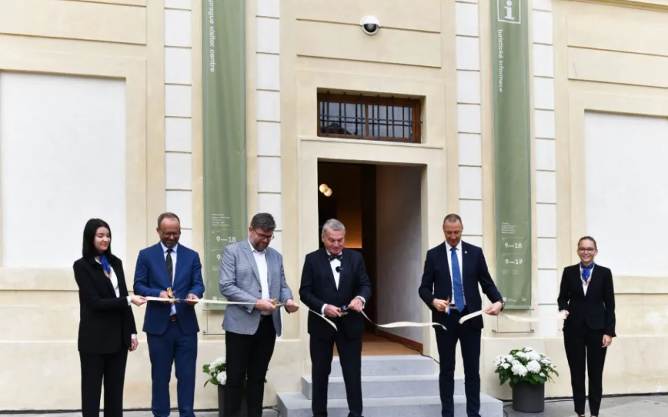 Foto z otevření nového centra.