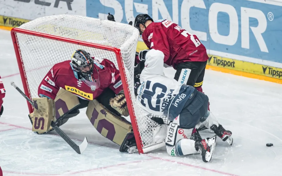 Sparta je opět v čele extraligy. Doma porazila Vítkovice 3:2