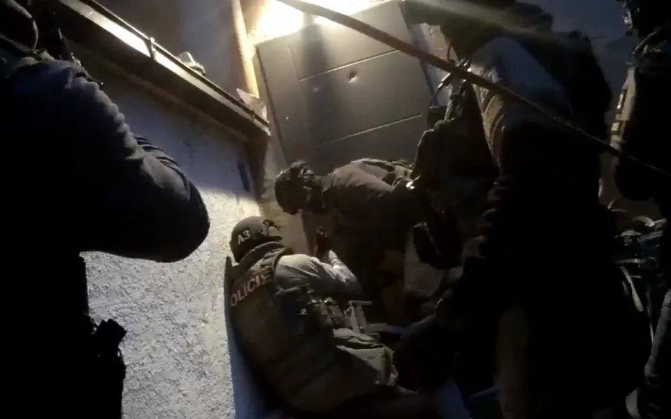 Pro páry si přišla zásahová jednotka.
