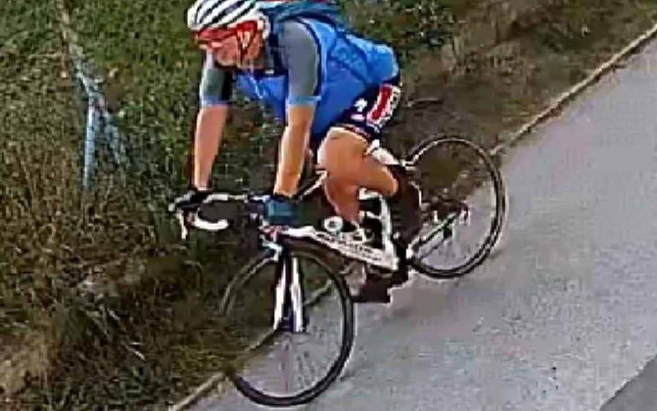 Cyklista nedal přednost cyklistce, srazil ji na zem a ujel. Pátrá po něm policie