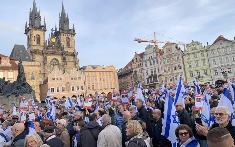 VIDEO: Na Staroměstském náměstí probíhá demonstrace na podporu Izraele