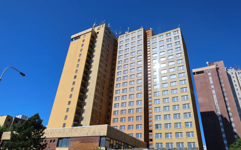 Rekonstrukce Hotelu Opatov se nejspíš prodraží. Zatím není jasné, o kolik