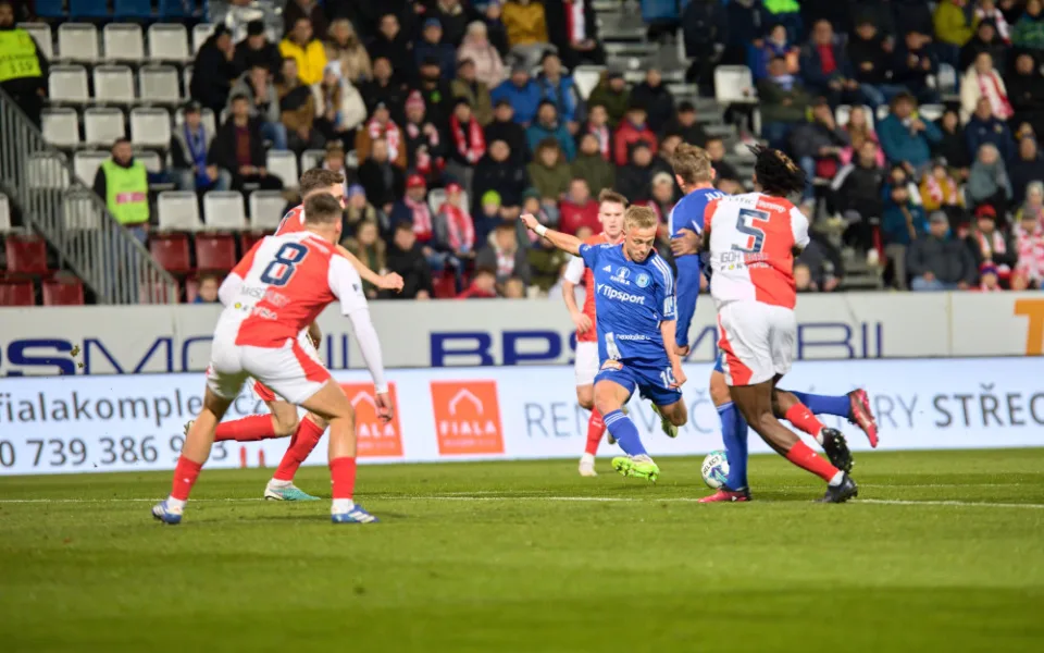 Slavia v Olomouci zvítězila, na Spartu ztrácí dva body