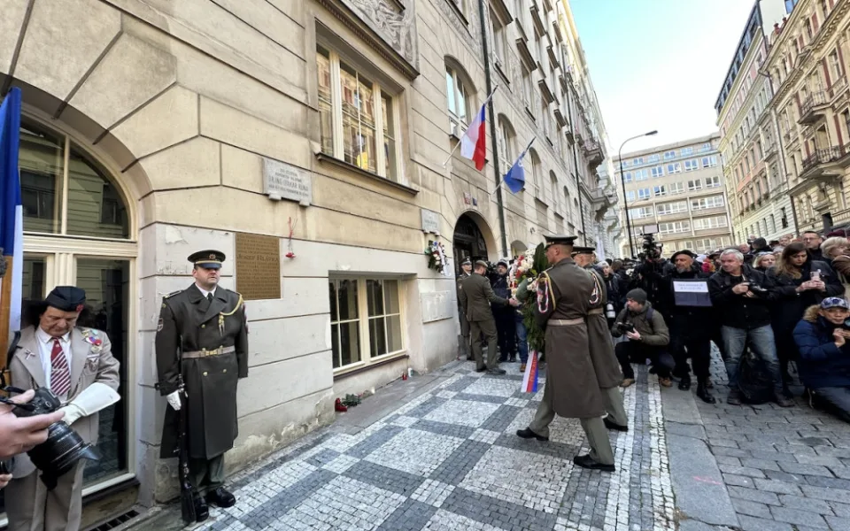 VIDEO: Pieta u Hlávkovy koleje připomněla studenty zavražděné nacisty