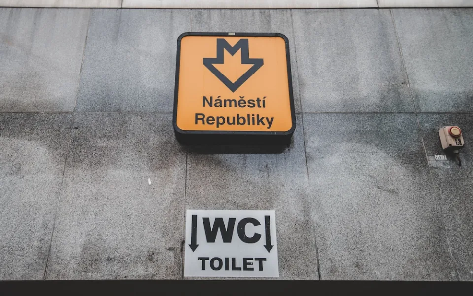Muž šel v metru na záchod a zmizel. Rodina o něj měla velký strach