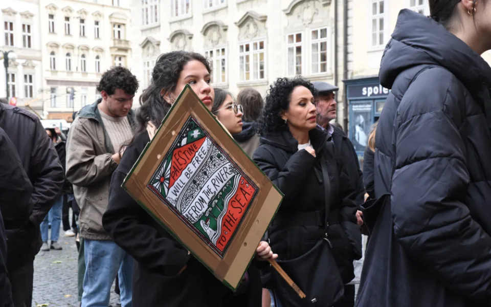 Praha zakázala propalestinskou demonstraci. Důvodem je protiizraelské heslo