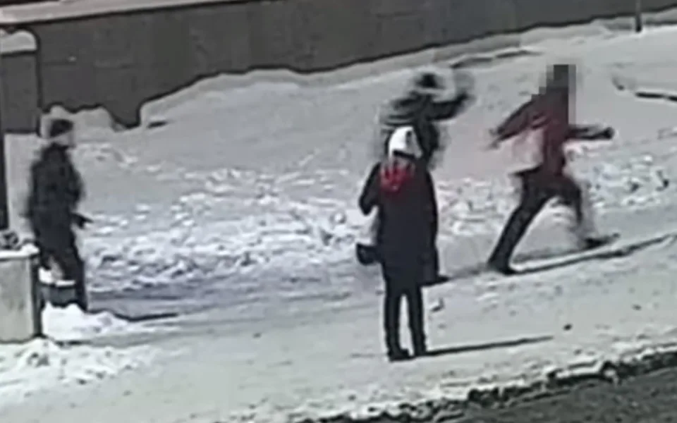 VIDEO: Namol opilý mladík utíkal z metra před strážníky. Nadýchal tři a půl promile a skončil na záchytce