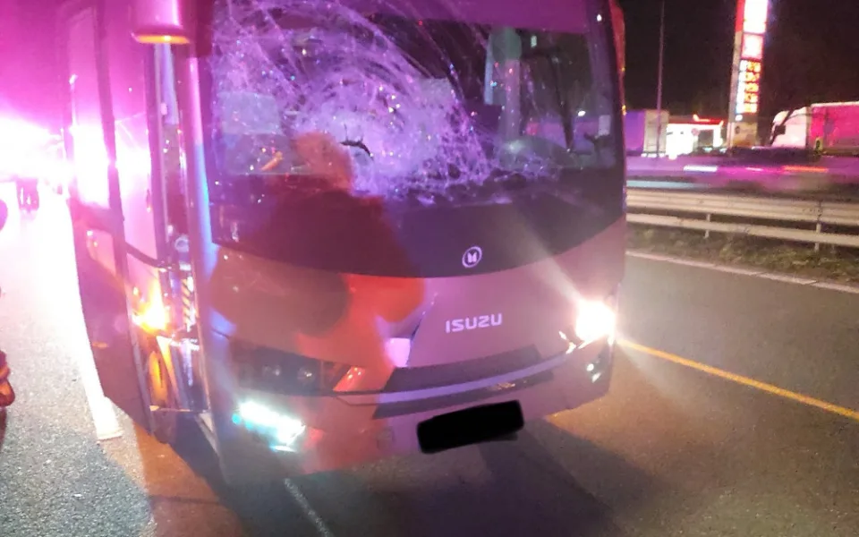 Muž srážku s autobusem nepřežil.