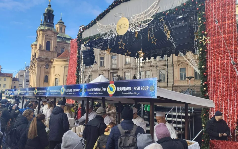 Lidé budou moci na Štědrý den ochutnat tradiční rybí polévku od primátora