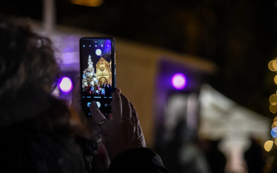 ANKETA: Čtenáři rozhodli, nejkrásnější vánoční strom má podle nich Praha 8