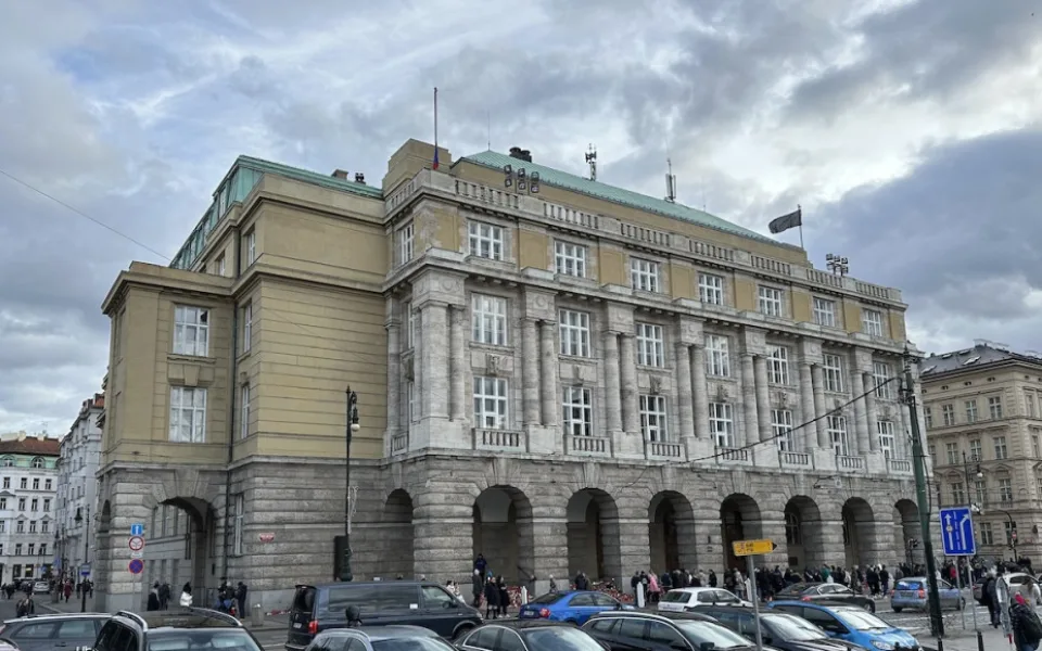 Lidé se nejčastěji vyjadřují na sociálních sítích.