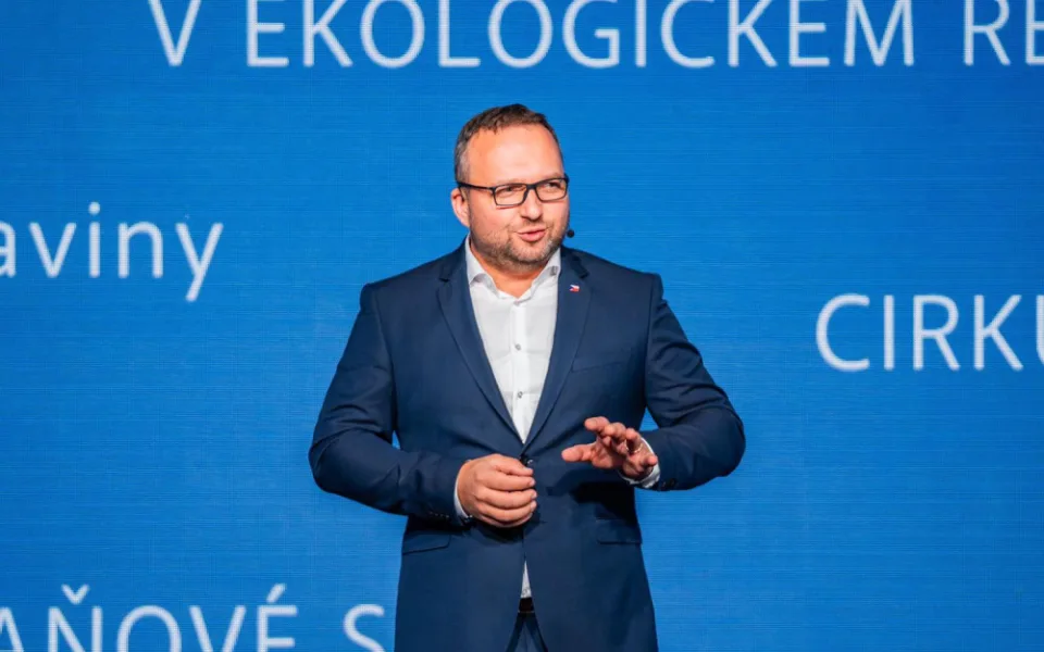Jurečka je připraven na případnou rezignaci. Byla chyba večírek neukončit hned, říká