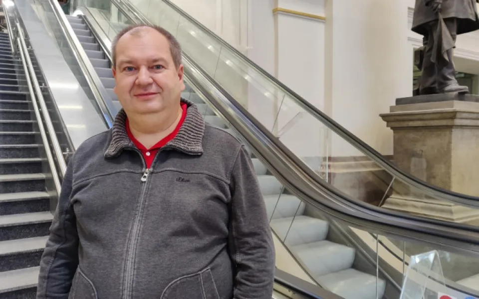 Pavel Boucník zavítal do nově zrekonstruované nádražní budovy v Plzni, pořádně ji zrecenzuje až na jaře. Do té doby tam totiž stále budou dělníci.