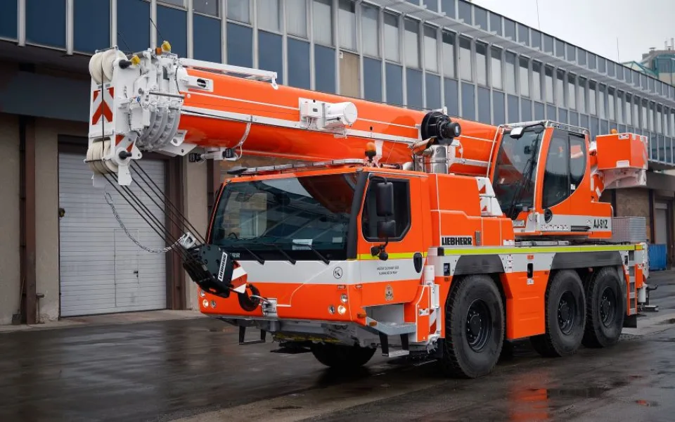Nový automobilový jeřáb Liebherr LTM 1050–3.1 za 22 614 900 korun. Financovaný byl z Fondu zábrany škod.