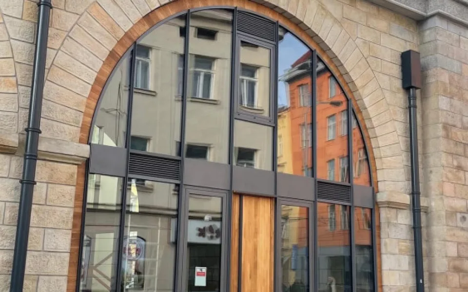 První oblouk je zasklen, otevřít ho mají v březnu.