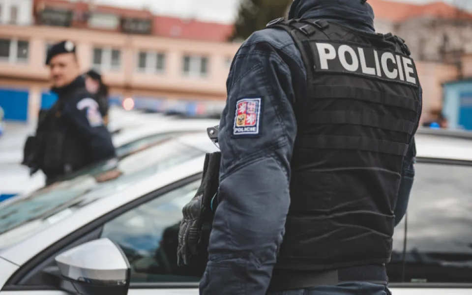 Mladík, který v létě napadl a znásilnil ženu, byl obžalován. Hrozí mu 5 let