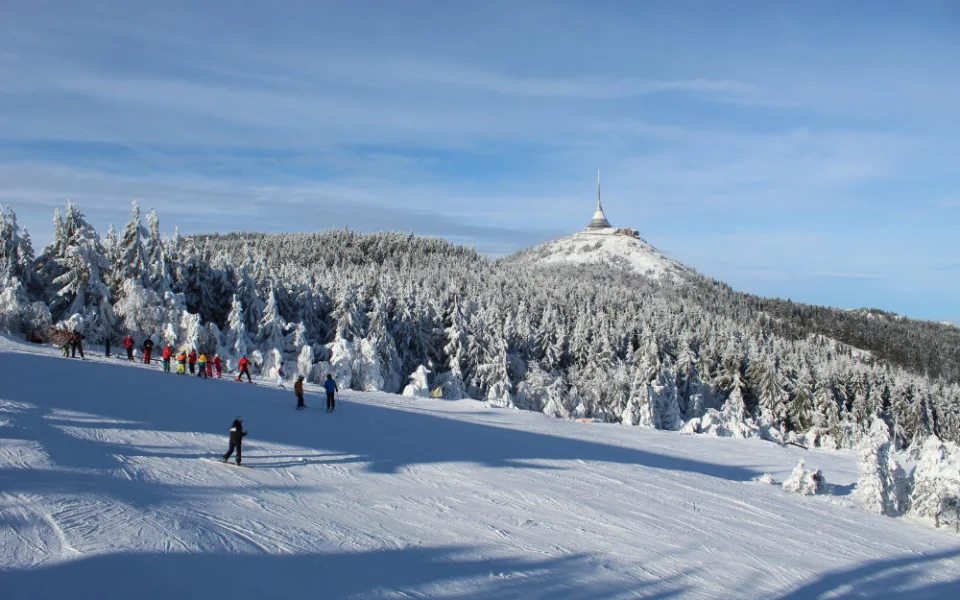 Skiareál Ještěd připravil časově limitovanou nabídku zvýhodněných skipasů