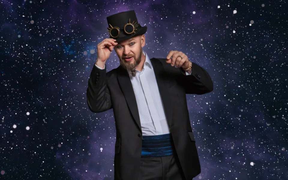 Dřív lákal na výnosné projekty, po nichž zůstali zklamaní investoři. Teď král multilevelu sází na výdělky ze stromů