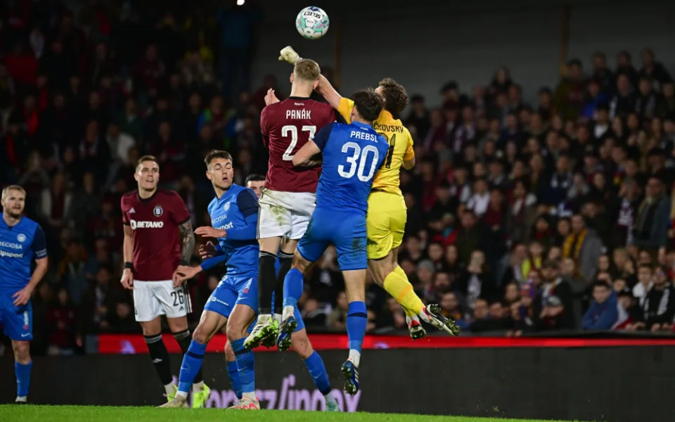Fotbalisté Sparty porazili Liberec 2:1 a nadále vedou tabulku o čtyři body