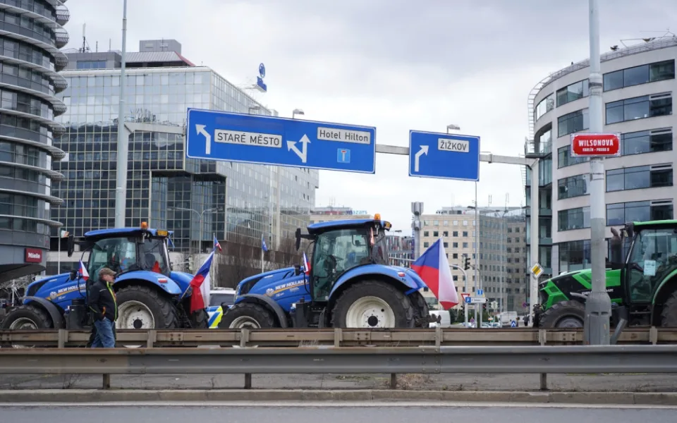 FOTOGALERIE: Traktor, vlajky a guláš. Podívejte se, jak vypadal protest zemědělců v Praze