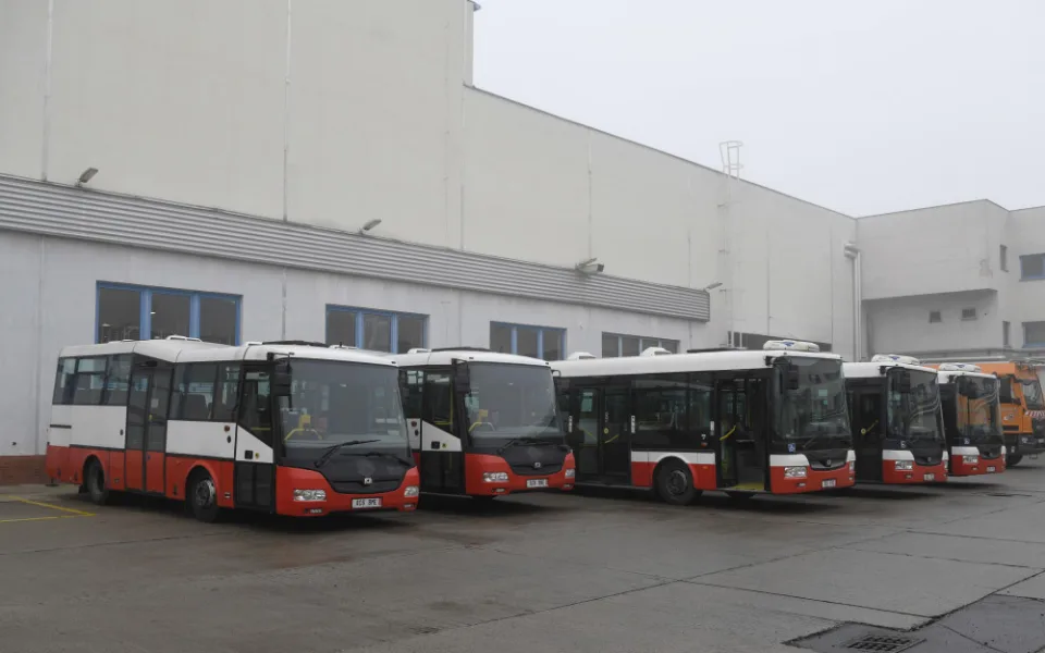 Pražská dopravní podnik poslal ukrajinským městům Mykolajiv a Buča pět autobusů