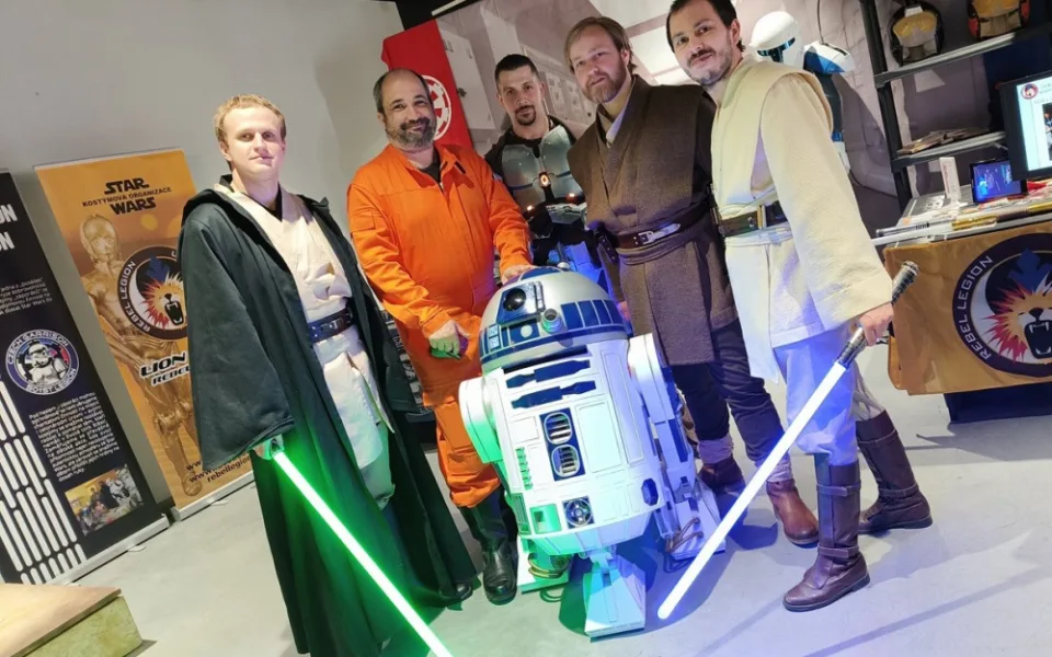 Radek Voltr (druhý zleva) se svými kolegy z The Rebel Legion - Lion Base.