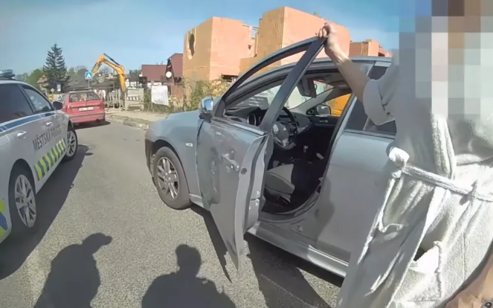 VIDEO: Žena pod vlivem svou jízdou ohrožovala ostatní řidiče