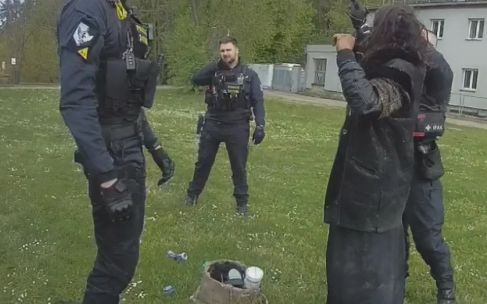 Muže zadrželi policisté.
