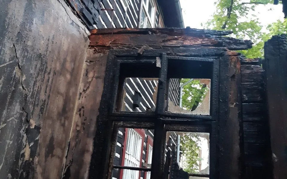 Ve slavné pražské roubence hořelo, před požárem uteklo dvacet lidí