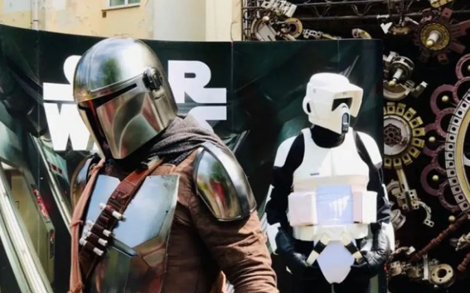 Na Václavském náměstí se sešli fanoušci Star Wars a pochodovali do Holešovic