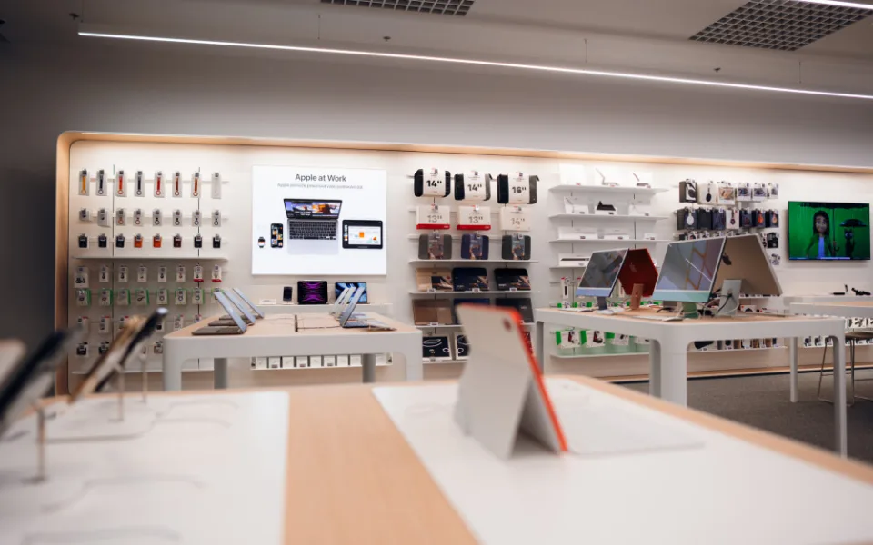 Slevy při otevření iWant Apple Premium Partner prodejny v OC Letňany? To chceš.