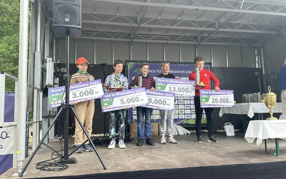 Mladí tenisté si odnesli trofeje v seriálu Race to Wimbledon 24