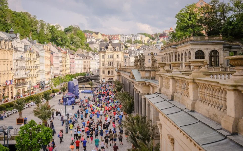 Karlovy Vary se v sobotu rozběhnou. RunCzech láká na půlmaraton i novou desítku
