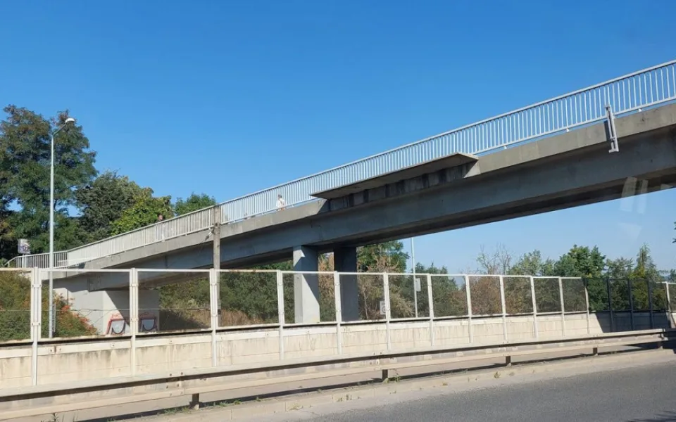 Silničáři podepřou v Praze 3 lávku pro pěší přes ulici Pod Krejcárkem