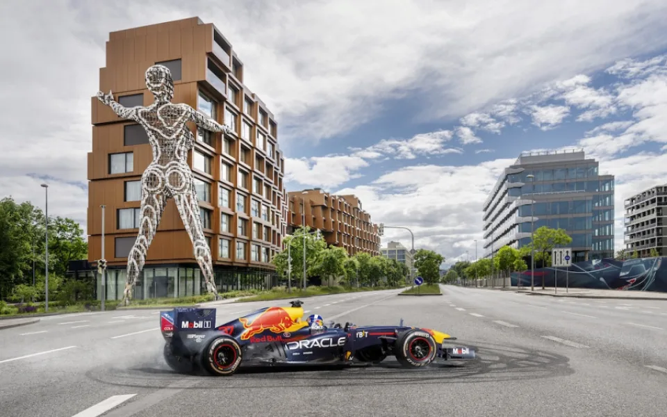 Karlínem bude jezdit monopost Formule 1. Místní se musí připravit na pořádný hluk