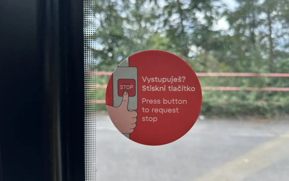 Velká prázdninová změna v Praze. Všechny zastávky autobusů budou na znamení