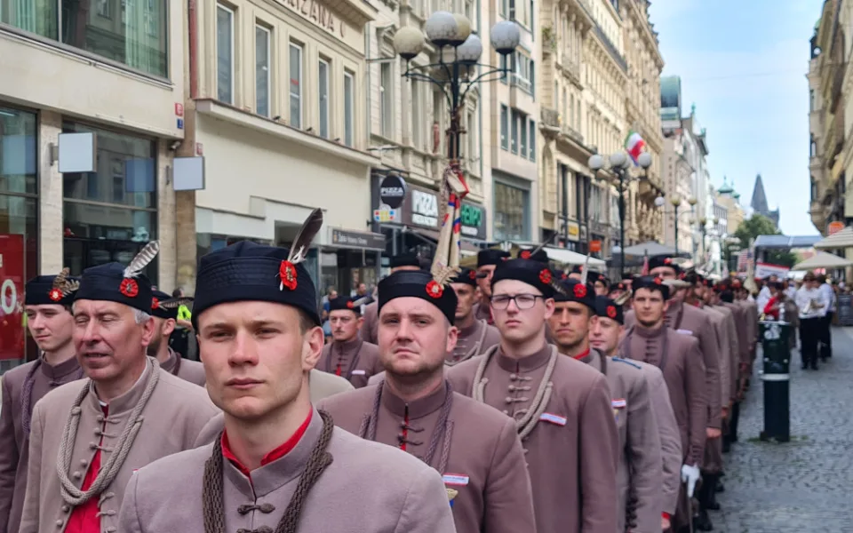 Na 15 tisíc sokolů prošlo Prahou při zahajovacím průvodu všesokolského sletu